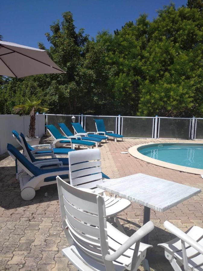 Tempo Hotel Millau Bagian luar foto