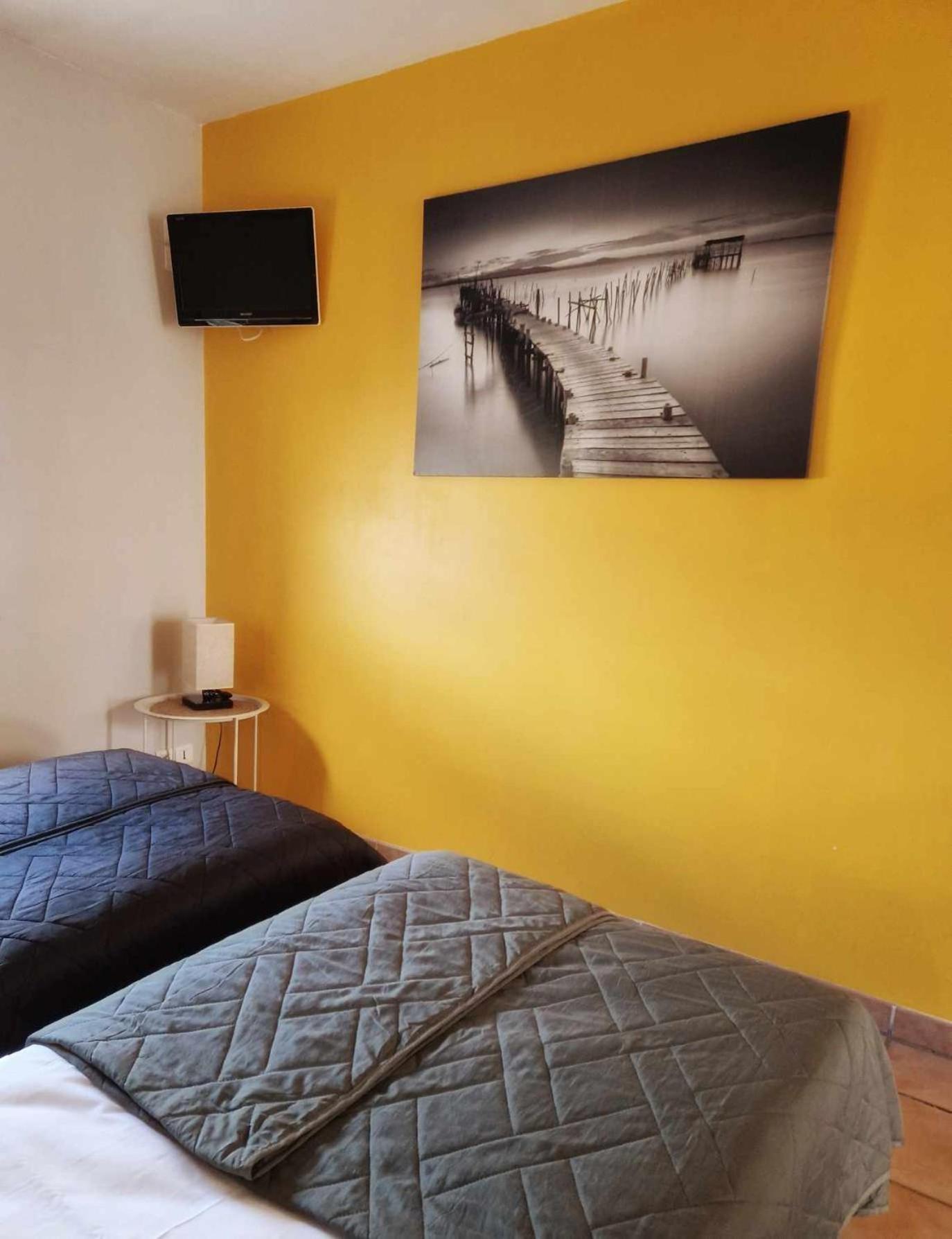 Tempo Hotel Millau Bagian luar foto