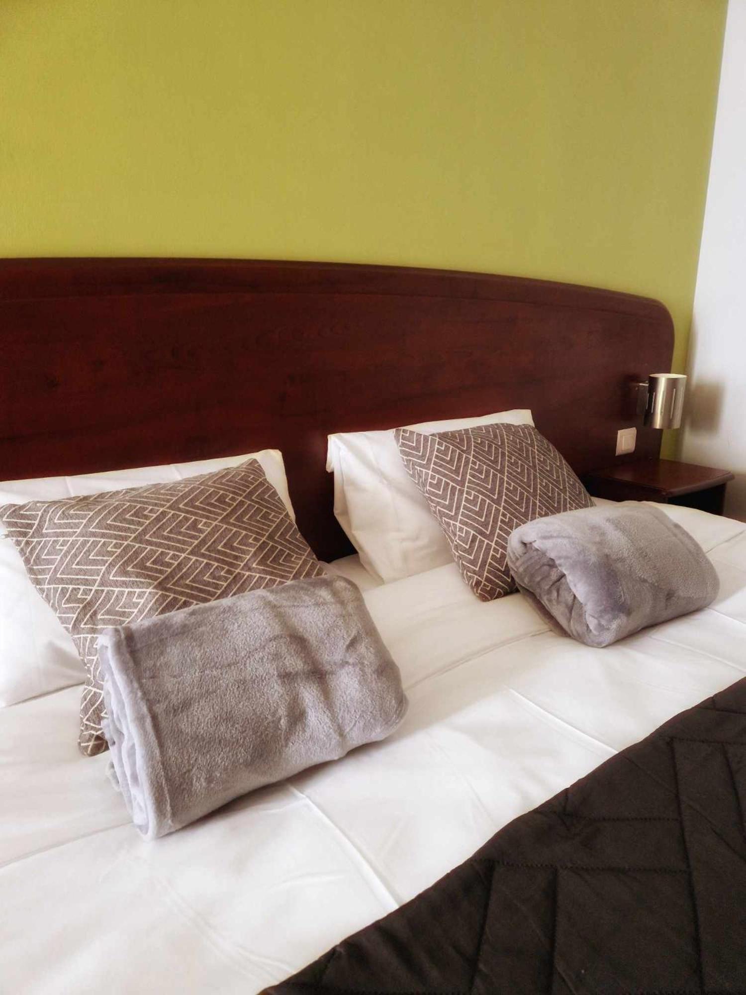 Tempo Hotel Millau Bagian luar foto