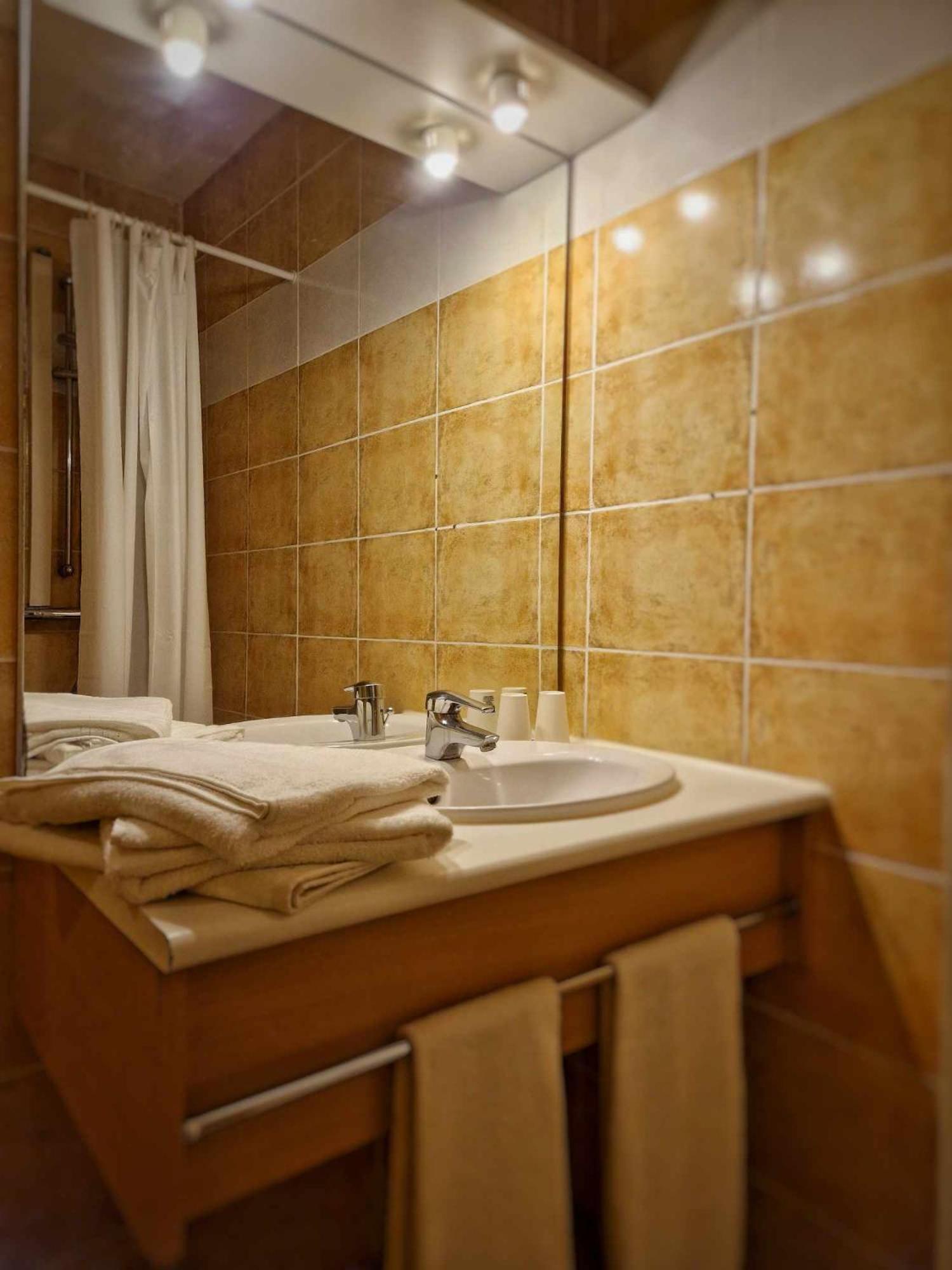 Tempo Hotel Millau Bagian luar foto