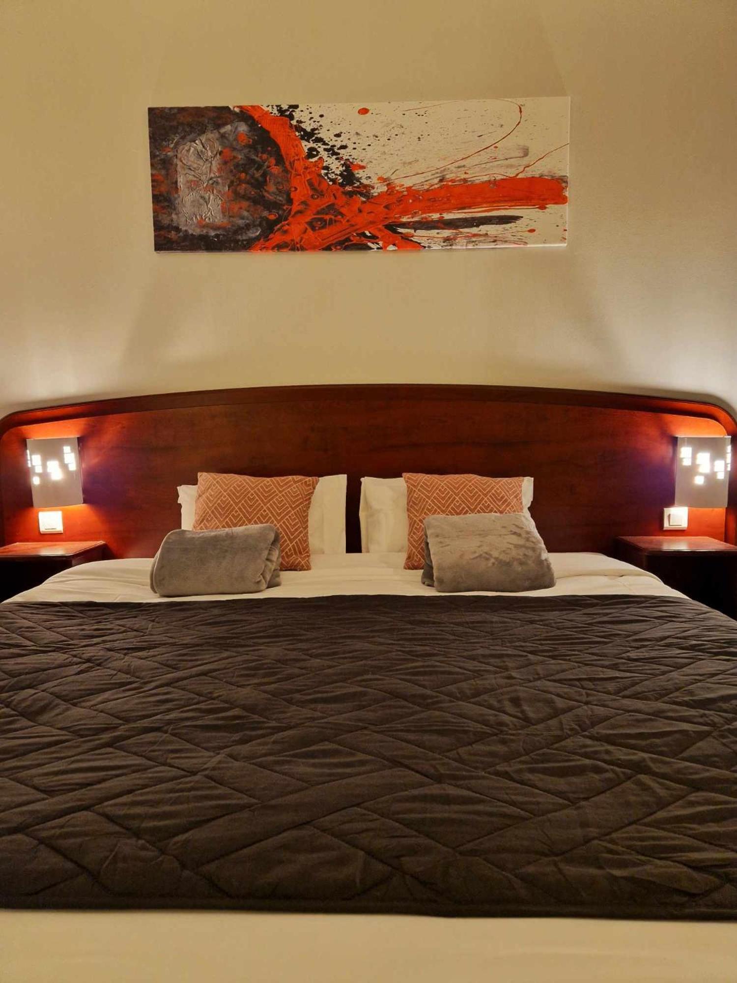 Tempo Hotel Millau Bagian luar foto