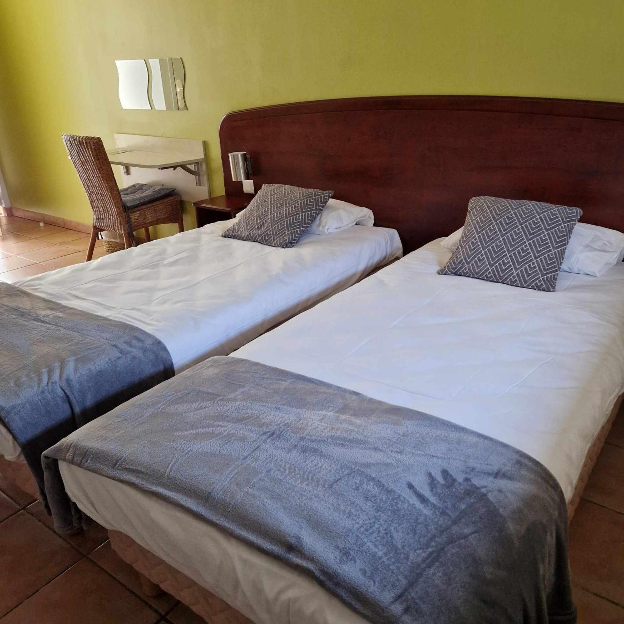 Tempo Hotel Millau Bagian luar foto