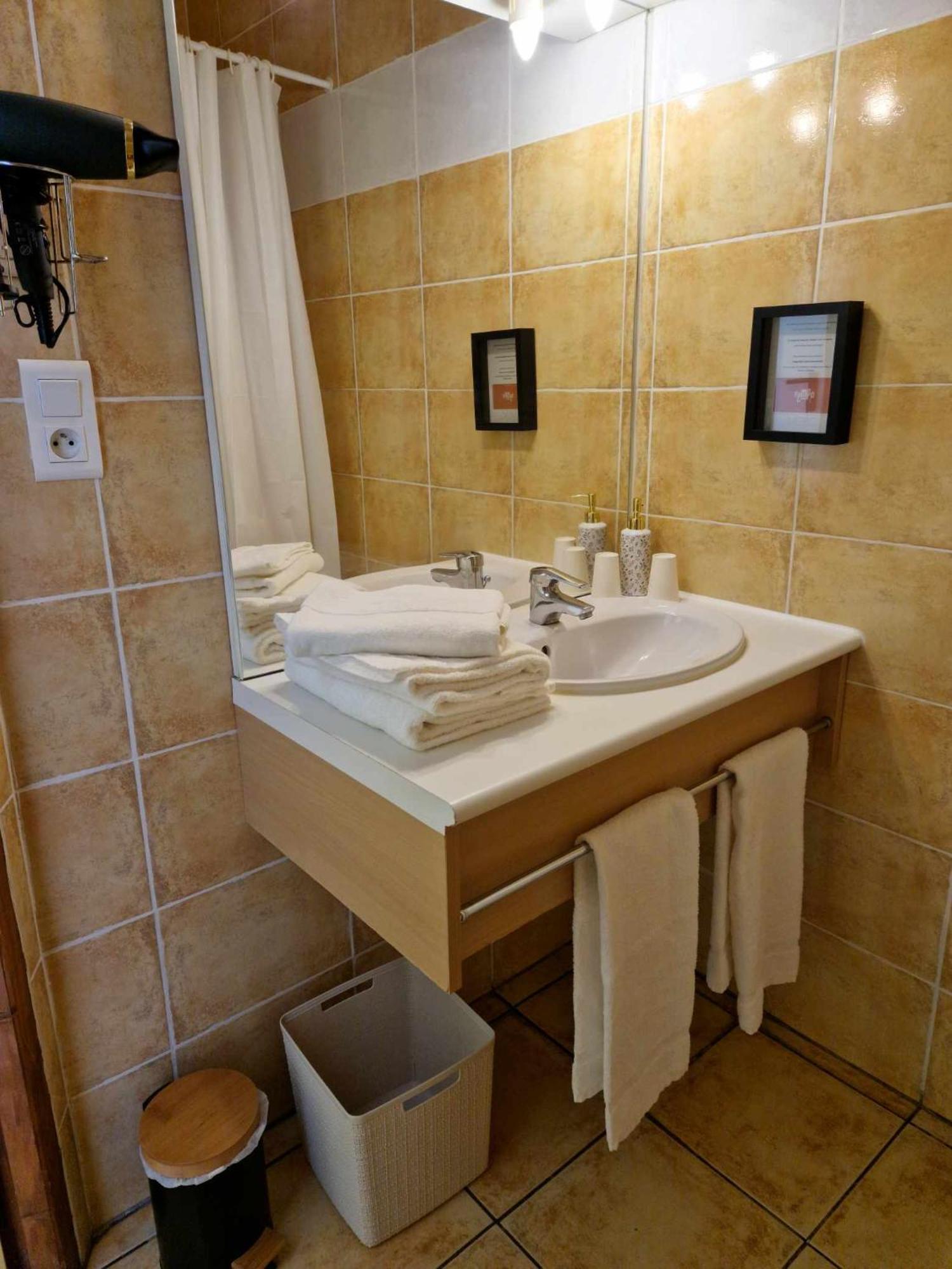Tempo Hotel Millau Bagian luar foto