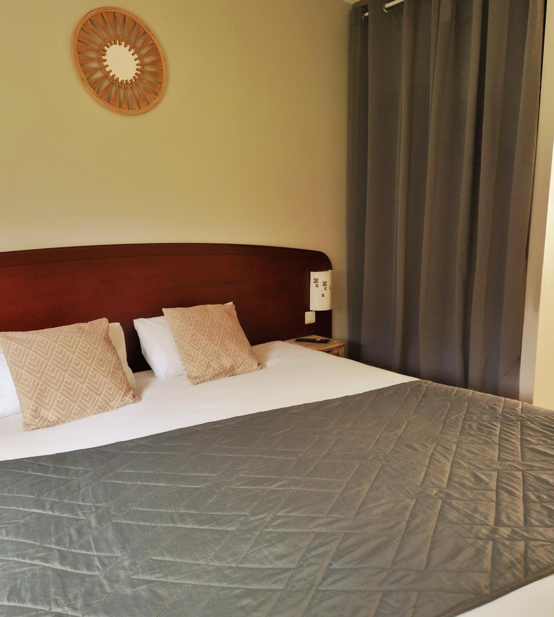 Tempo Hotel Millau Bagian luar foto